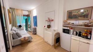 a living room with a couch and a kitchen at Bellaria Mondial Strategic Location 5 Terre-Portofino in Rapallo