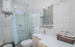 Koupelna v ubytování Holiday Home Barusici With Sea View 09