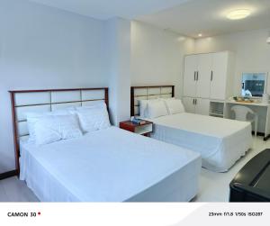 Uma cama ou camas num quarto em EPM Tower Hotel and Events Place
