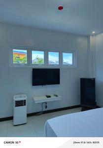 Uma televisão e/ou sistema de entretenimento em EPM Tower Hotel and Events Place