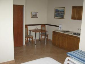 Kuchyň nebo kuchyňský kout v ubytování Americana Luxury Apartments