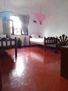 Ένα ή περισσότερα κρεβάτια σε δωμάτιο στο Kandy Nest Stay Home +1 φωτογραφίες