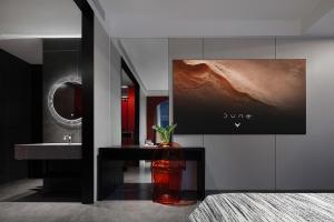 a bathroom with a large tv on the wall at Enji M Hotel-Chongqing Shapingba High-speed Railway Station Three Gorges Square in Chongqing