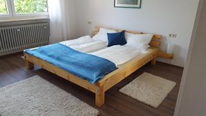 Postel nebo postele na pokoji v ubytování Ferienwohnung & Gästezimmer Rixner