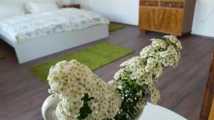 Postel nebo postele na pokoji v ubytování Ferienwohnung & Gästezimmer Rixner