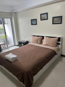 a large bed in a bedroom with a large window at สุวรรณภูมิอพาร์ทเม้นท์ in Suvarnabhumi Airport +23 photos