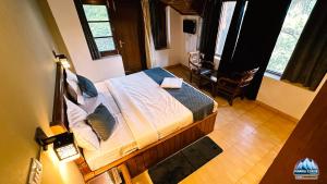Postel nebo postele na pokoji v ubytování Manali Curve Resort