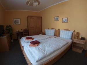 Voodi või voodid majutusasutuse Gasthof zur Schweiz toas