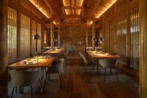 Restaurace v ubytování Jianglu Village Dawn Resort