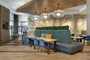 Posezení v ubytování Home2 Suites by Hilton Philadelphia Convention Center