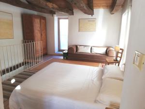 Ένα ή περισσότερα κρεβάτια σε δωμάτιο στο Peaceful House - Short Drive to the Sea