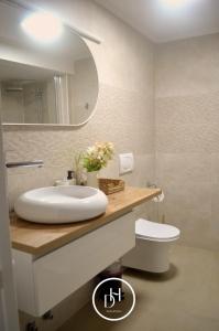Ένα μπάνιο στο DH Apartamento Turistico