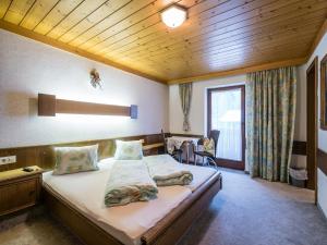 Posteľ alebo postele v izbe v ubytovaní Apartment in Saalbach-Hinterglemm near Ski Area