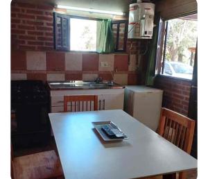 Kuchyňa alebo kuchynka v ubytovaní Acogedora cabaña en el corazón de Nono