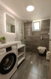 Ένα μπάνιο στο Heart Of Galatas Apartments Holidays In crete