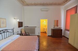 a bedroom with a bed and a dresser and a desk at Corte Fitti guest house in Suzzara +11 photos