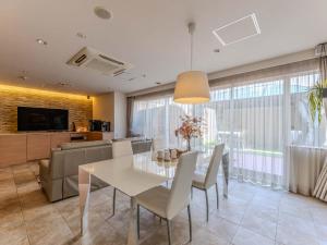 TV a/nebo společenská místnost v ubytování HOTEL felice Osaka -伊丹空港-