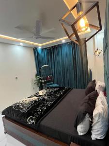 Afbeelding uit fotogalerij van Staycation Apartments in Lahore