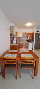Kuchyň nebo kuchyňský kout v ubytování Grand Кameliq - MORSKI BRIZ apartment