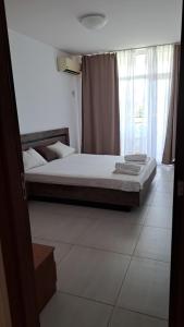 Postel nebo postele na pokoji v ubytování Grand Кameliq - MORSKI BRIZ apartment