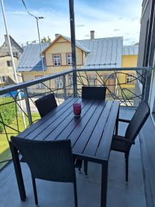 Rõdu või terrass majutusasutuses Kodurahu apartement