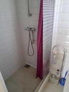a shower with a purple shower curtain in a bathroom at London ILFORD town house in Ilford +4 photos
