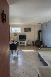 a living room with a television and a room with a table at Znamirówka in Znamirowice