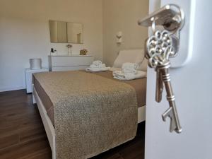 a hotel room with a bed and a camera at Il Vialetto in Elmas