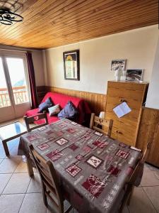 Posezení v ubytování Résidence Paradis B - APPARTEMENT 2 PIECES -ALPE D'HUEZ QUARTIER DU VIEL ALPE MAE-9603