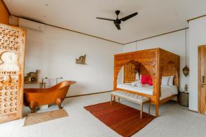 En eller flere senge i et værelse på La Marrocco Villas - Only Adults