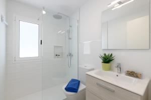 a white bathroom with a sink and a shower at Playa de Guacimeta - Maresia in Playa Honda