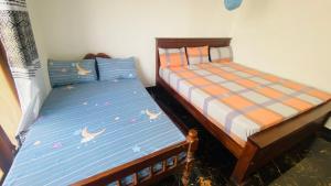 Postel nebo postele na pokoji v ubytování Induwara Holiday home