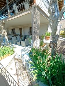 Balkoni atau teres di "2steps from the BEACH" +44 gambar