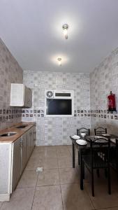Kuchyň nebo kuchyňský kout v ubytování Al Majaridah Hotel