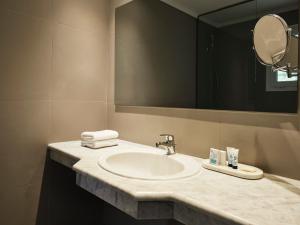 A bathroom at Aeolos Beach Resort