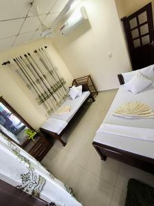 En eller flere senge i et værelse på Green Shelter Villa