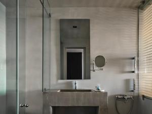 A bathroom at Aeolos Beach Resort