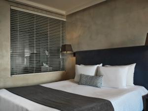 A bed or beds in a room at Aeolos Beach Resort