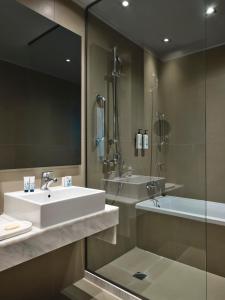 A bathroom at Aeolos Beach Resort