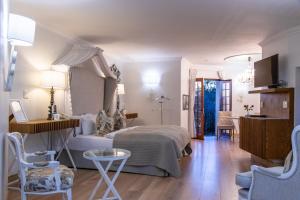 TV a/nebo společenská místnost v ubytování Heinitzburg Boutique Hotel