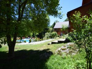 Zahrada ubytování Tranquil Holiday Home in Kvarner near Kupa River + 37 fotografií