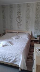 Postel nebo postele na pokoji v ubytování Camera in Casă de la țară lângă Vinăria Purcari Room in House in the village near Purcari Winery