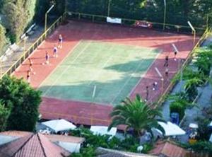 a group of people standing on a tennis court at Grappolo B&B affittacamere in Ascea