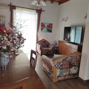 a living room with a couch and a tv at Anna's Apartment in Gaios