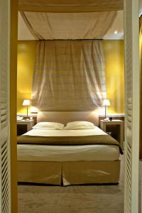 Postel nebo postele na pokoji v ubytování Semeli Hotel