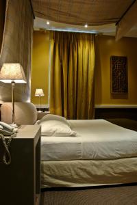 Postel nebo postele na pokoji v ubytování Semeli Hotel