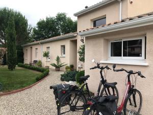 Rattasõit majutusasutuse Chambre d'Hôtes Les Bacquerins aladel või selle läheduses