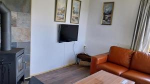 TV a/nebo společenská místnost v ubytování Lillvikens Gästhuset och Stugor + 18 fotografií