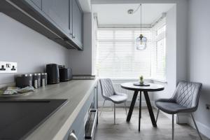 Nhà bếp/bếp nhỏ tại Bell House Oxford - The Punt +4 ảnh