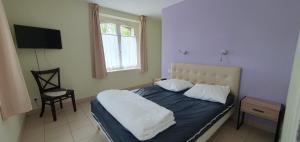 Ένα ή περισσότερα κρεβάτια σε δωμάτιο στο Manoir Le Castel & Villa Beaumaris